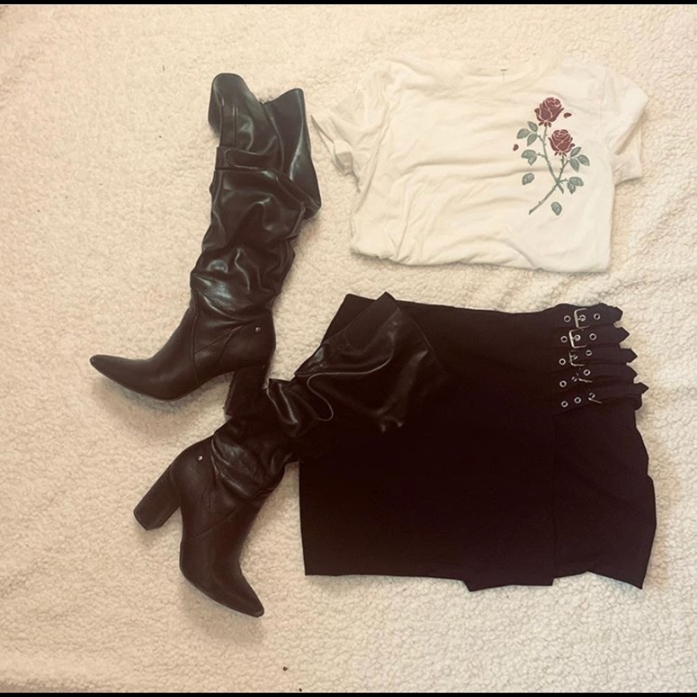 Black buckle skirt